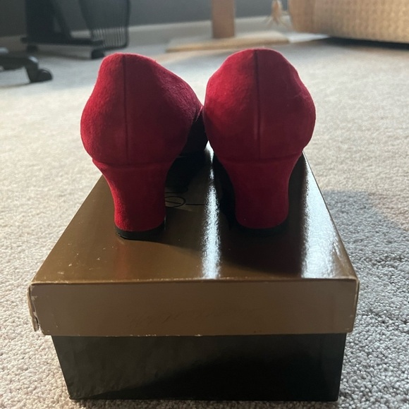 Stunning red suede and embroidered women’s shoes made in Italy by Paloma size 7 - Picture 4 of 9